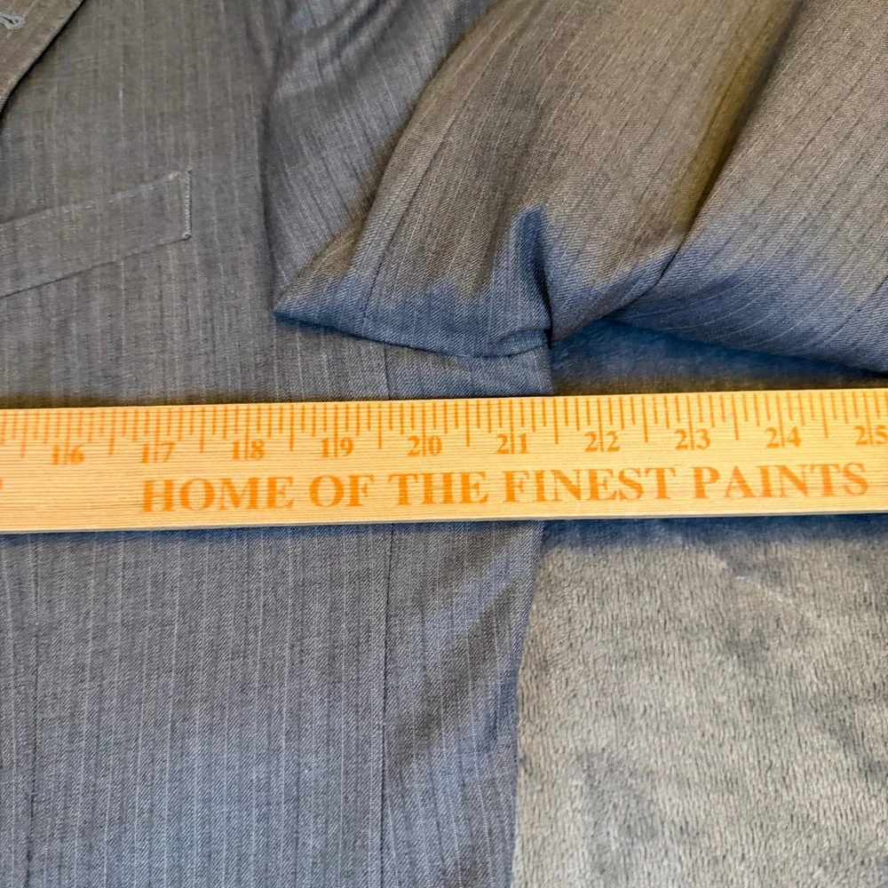 Jos A Bank Mens 41R Suit Jacket Blazer 100% Wool Light Grey Pinstripe‎ Business